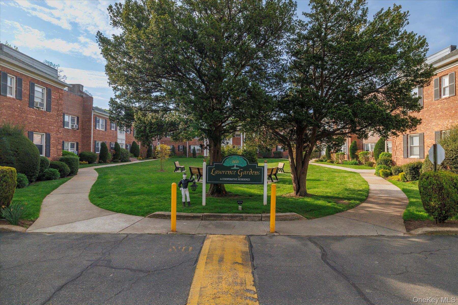 261 Central Avenue # E4, Lawrence, NY 11559