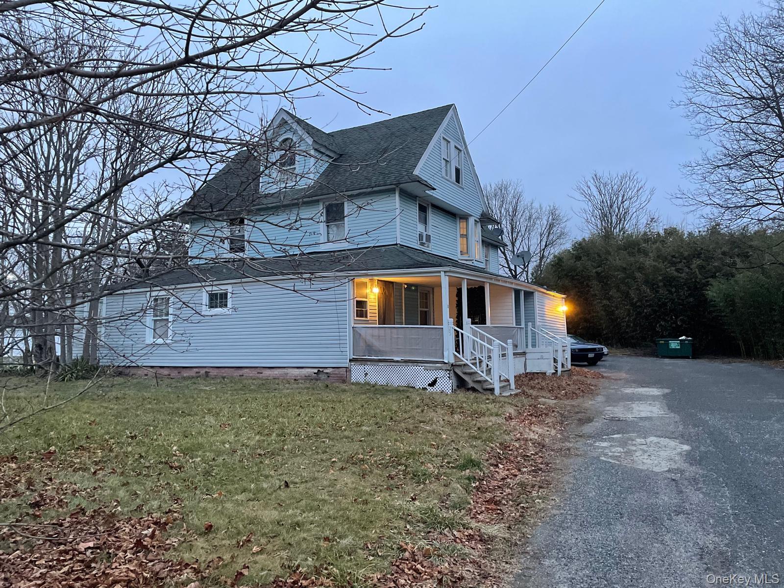 25 S Clinton Avenue, Bay Shore, NY 11706