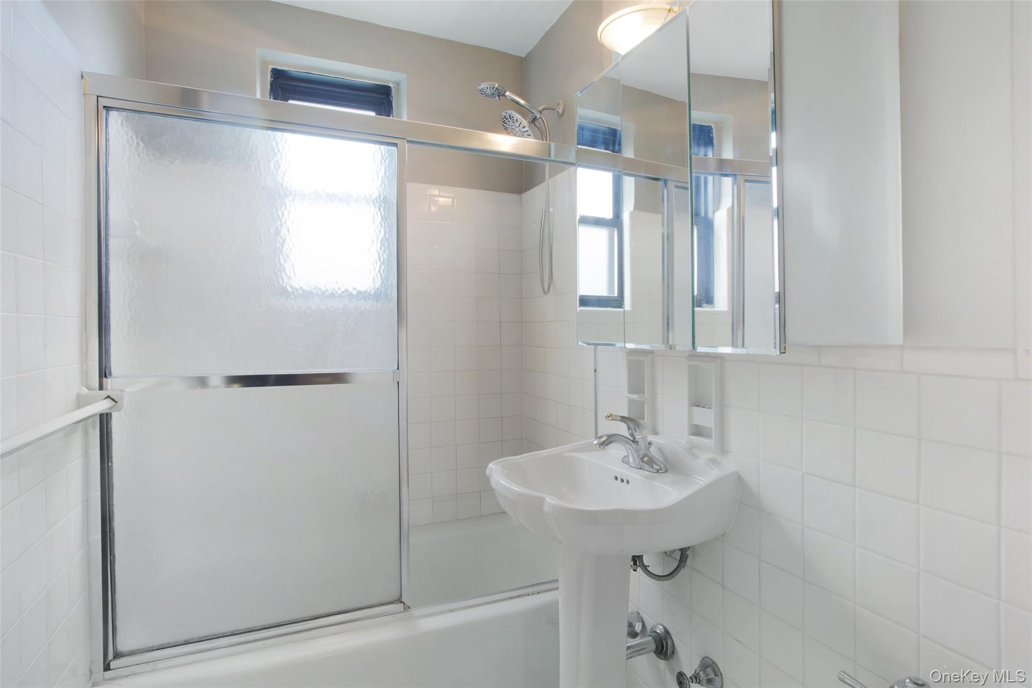 224-24 Union Turnpike # 6G, Oakland Gardens, NY 11364