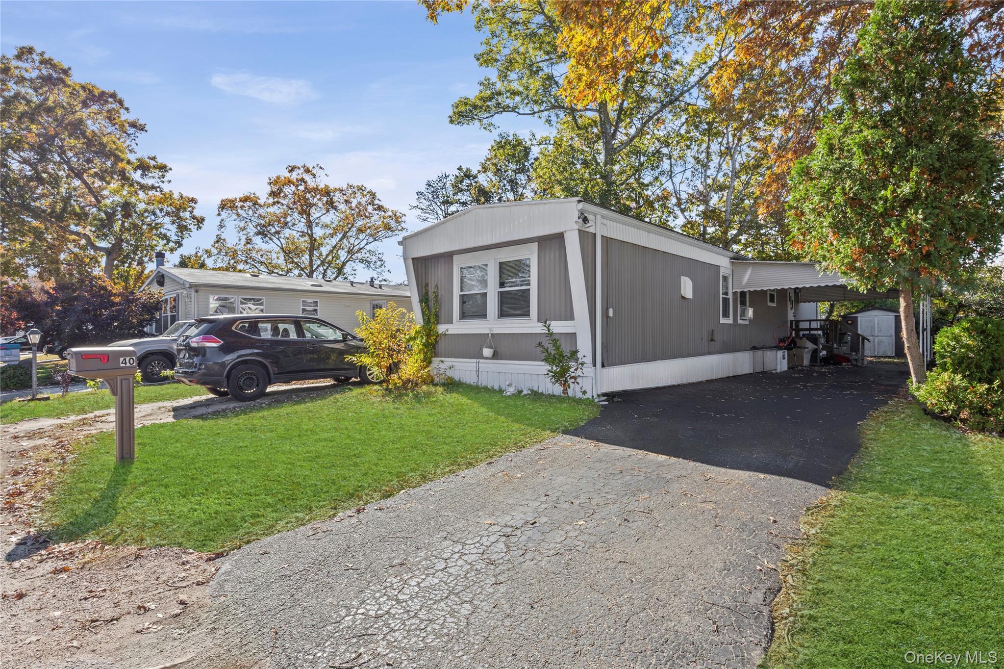 40 Buttercup Dr, Bohemia, NY 11716