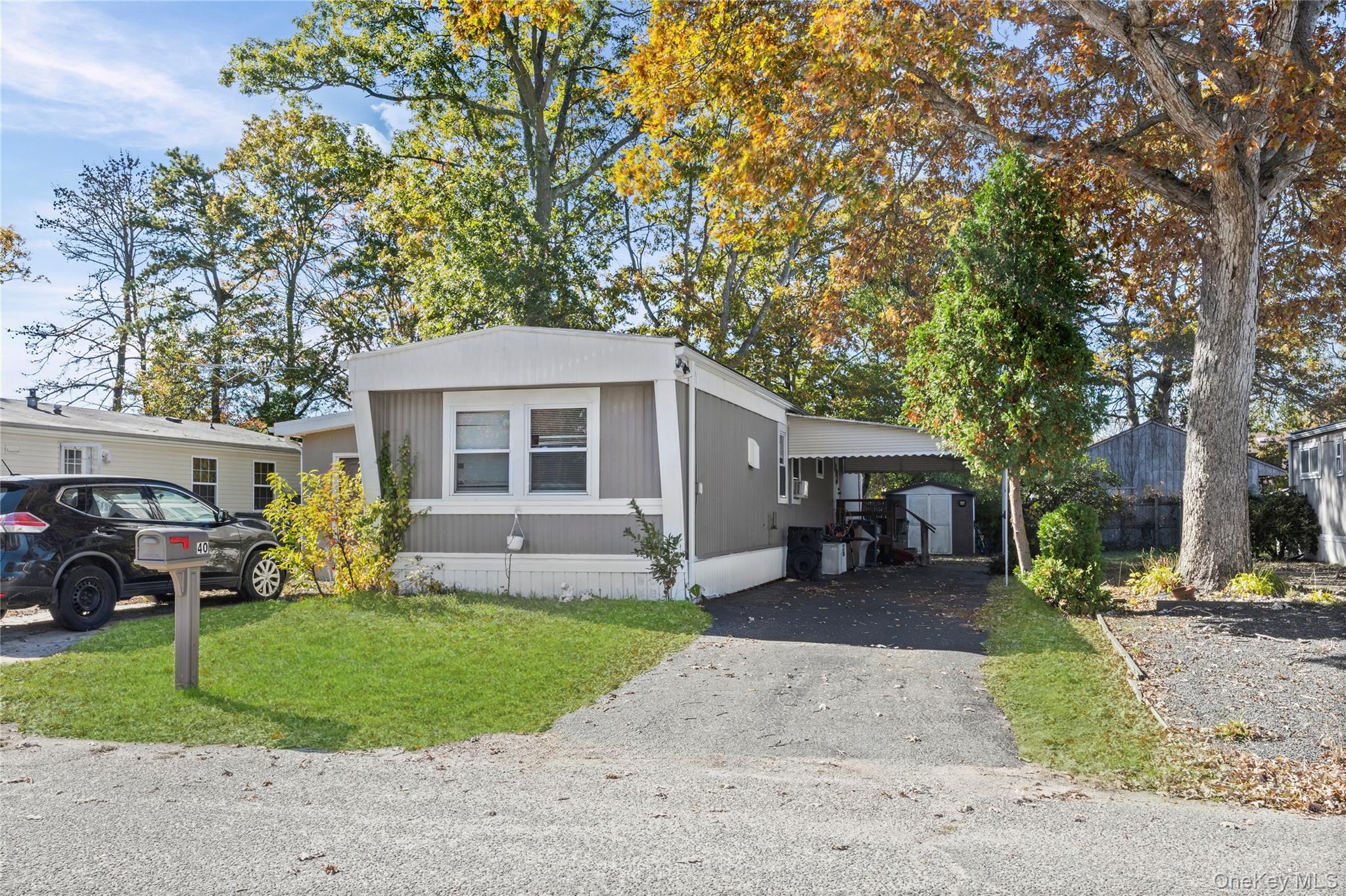 40 Buttercup Dr, Bohemia, NY 11716