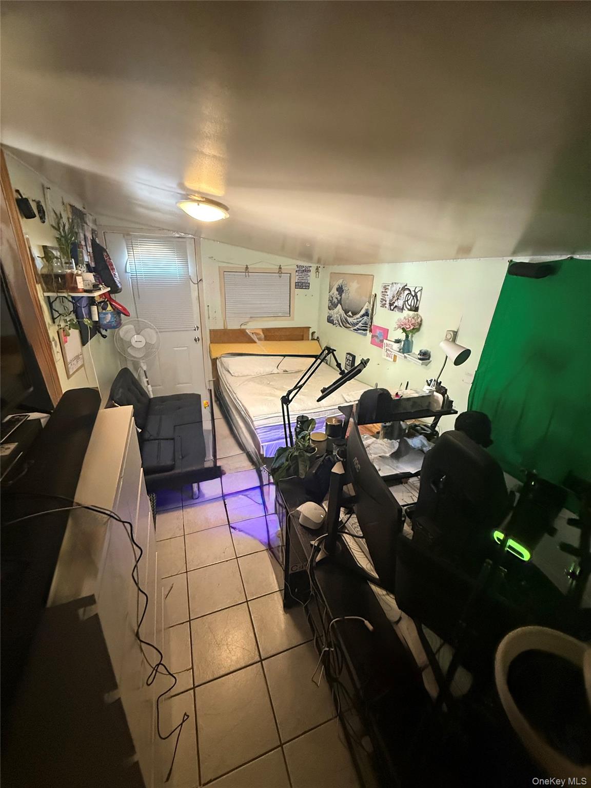 West Babylon, NY 11704