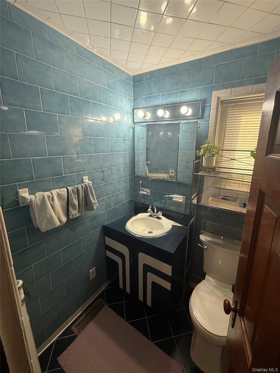 West Babylon, NY 11704