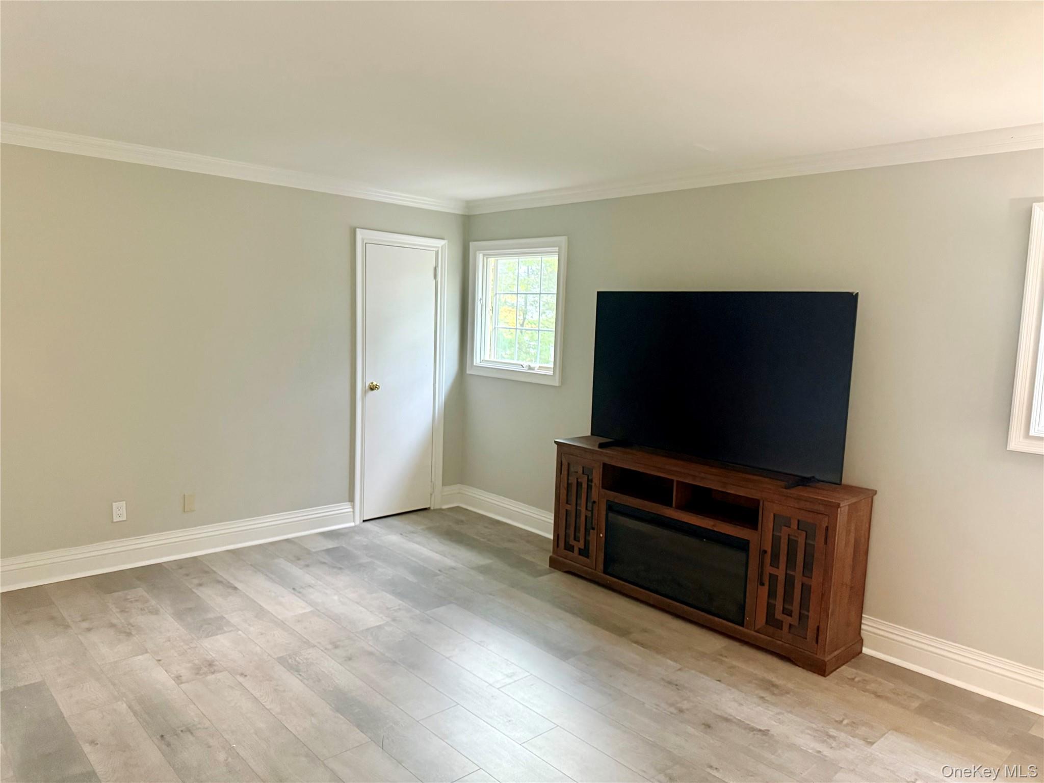 66 Seaman Neck. Road, Dix Hills, NY 11746