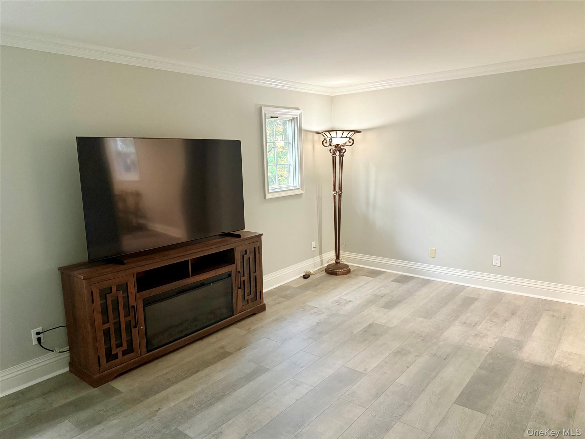 66 Seaman Neck. Road, Dix Hills, NY 11746