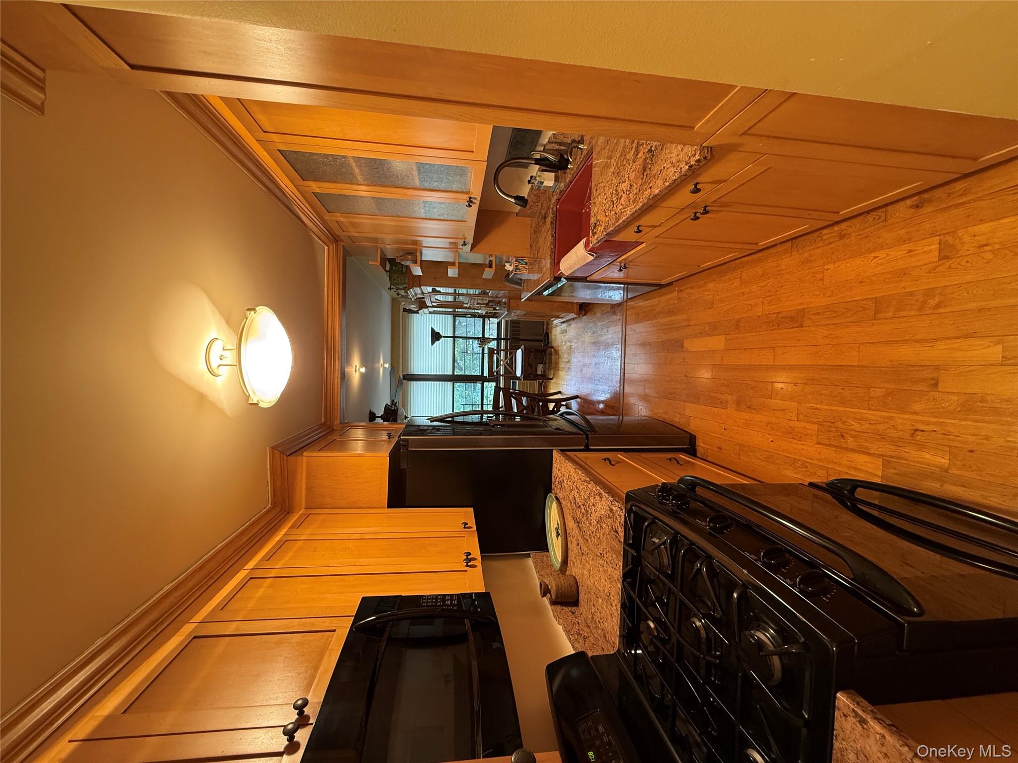 75-34 Bell Blvd # 6H, Bayside, NY 11364