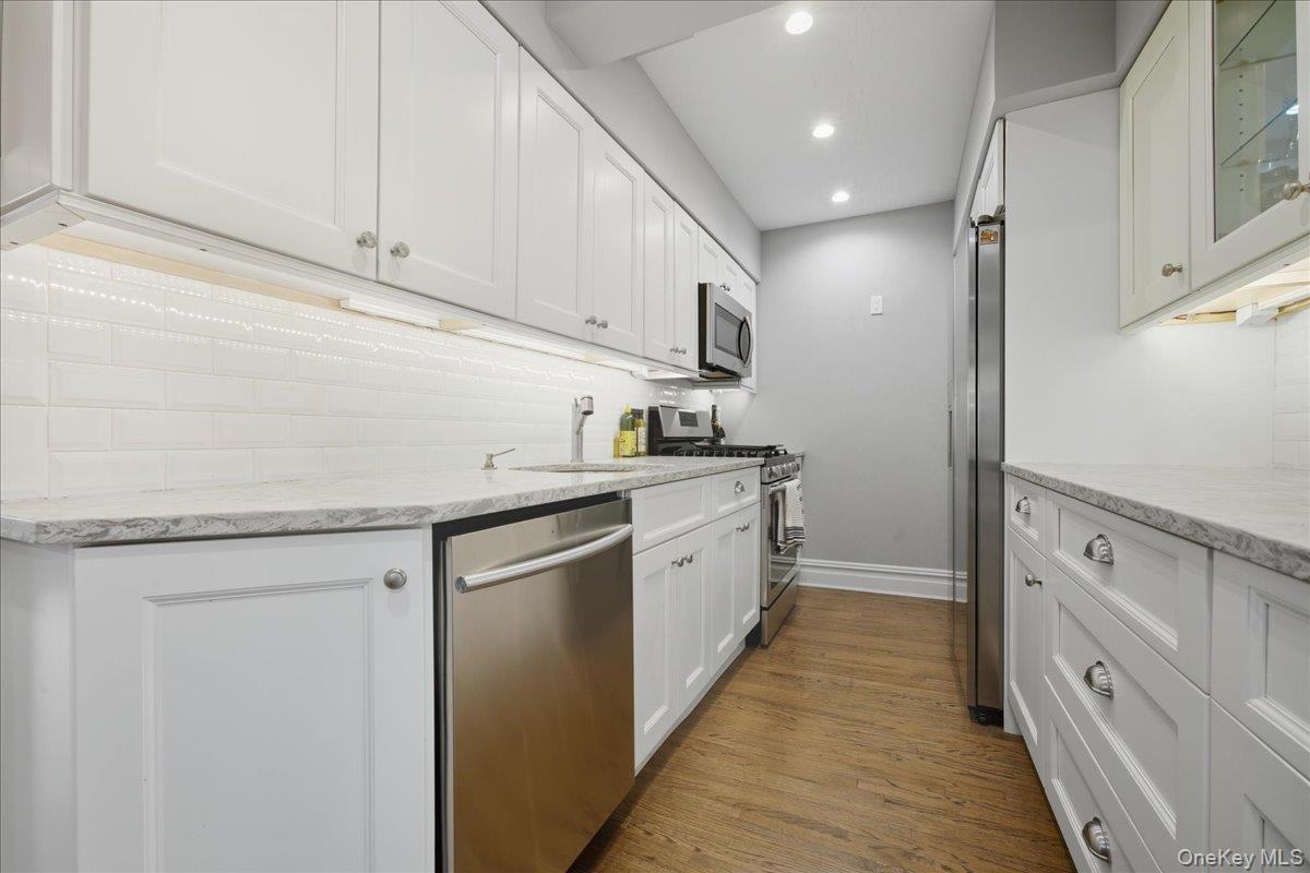 55 Lenox Road # 2V, Rockville Centre, NY 11570