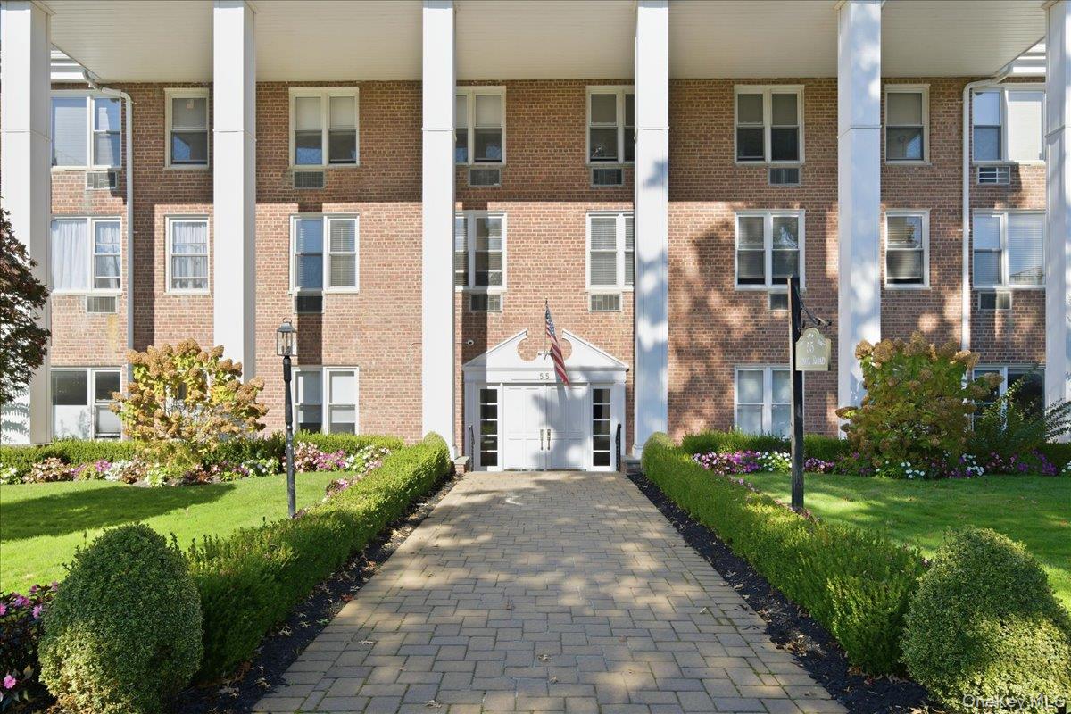 55 Lenox Road # 2V, Rockville Centre, NY 11570