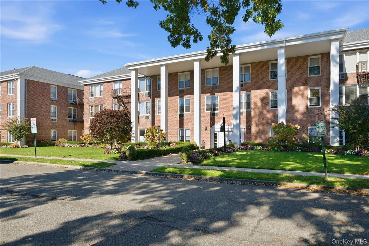 55 Lenox Road # 2V, Rockville Centre, NY 11570