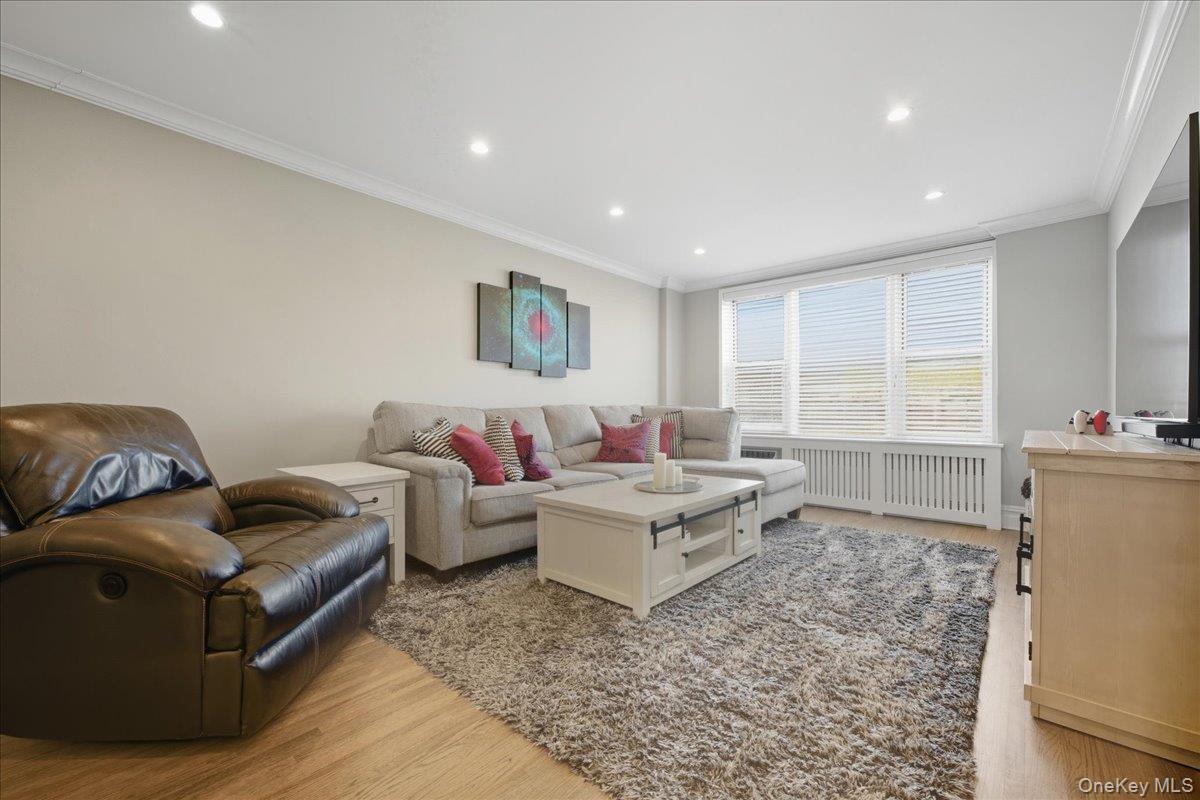 55 Lenox Road # 2V, Rockville Centre, NY 11570