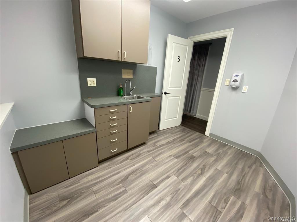 23 Bond Street # Front, Great Neck, NY 11021