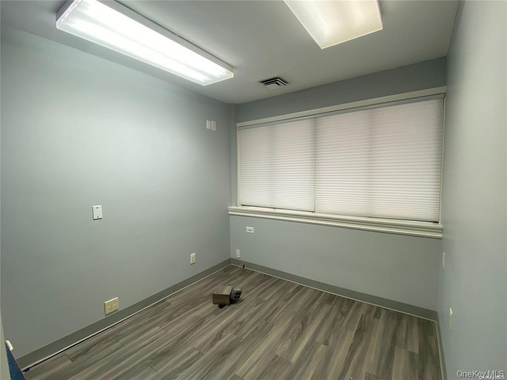 23 Bond Street # Front, Great Neck, NY 11021