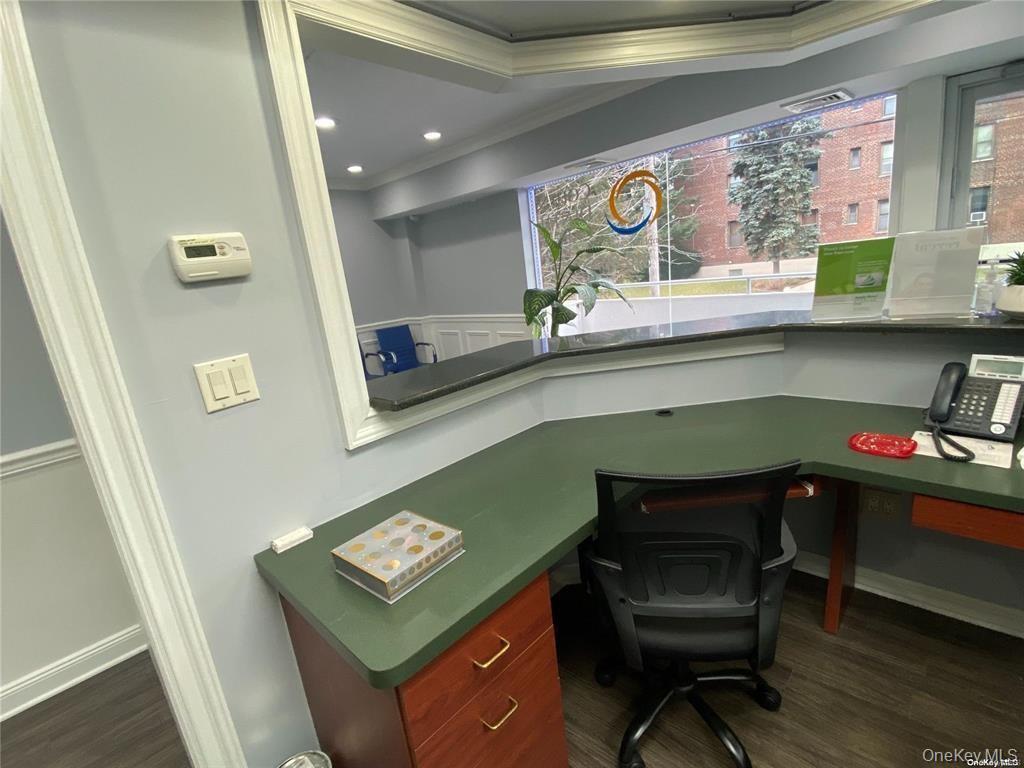 23 Bond Street # Front, Great Neck, NY 11021