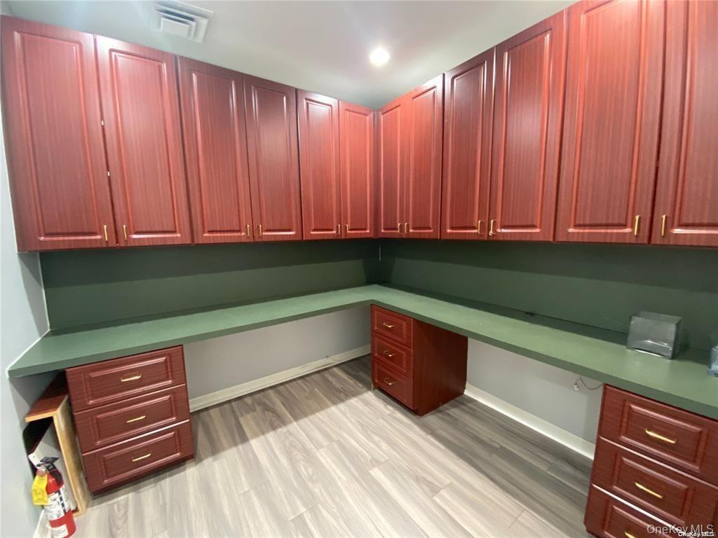 23 Bond Street # Front, Great Neck, NY 11021