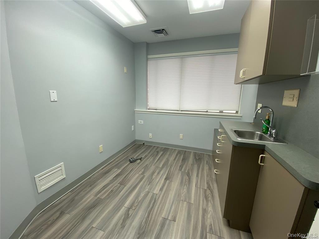 23 Bond Street # Front, Great Neck, NY 11021