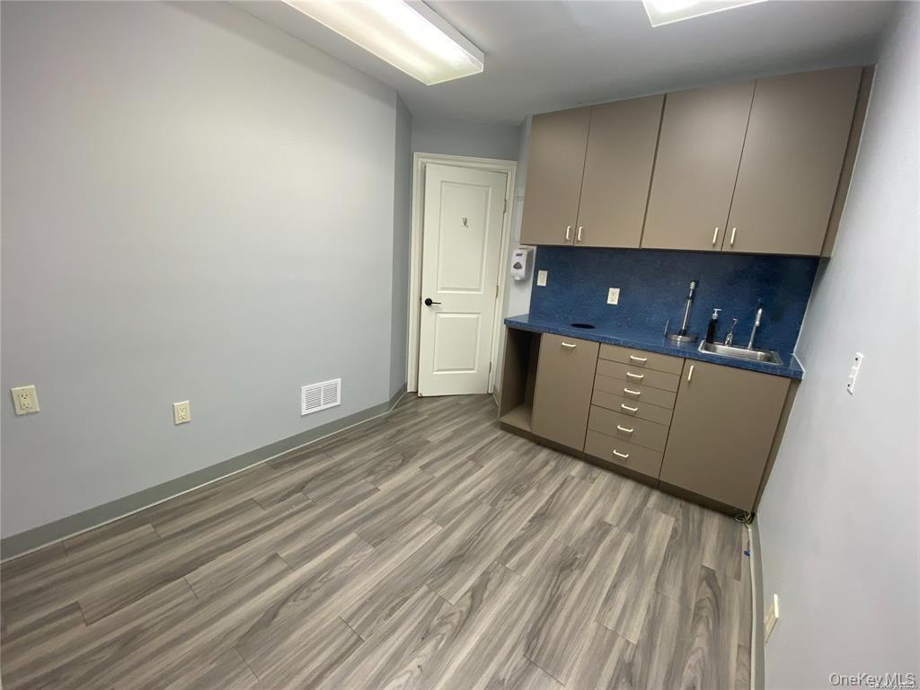 23 Bond Street # Front, Great Neck, NY 11021