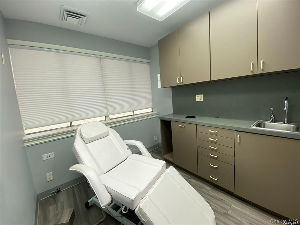 23 Bond Street # Front, Great Neck, NY 11021