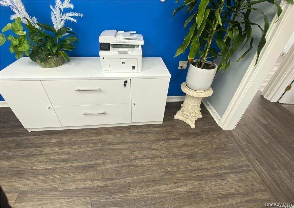 23 Bond Street # Front, Great Neck, NY 11021