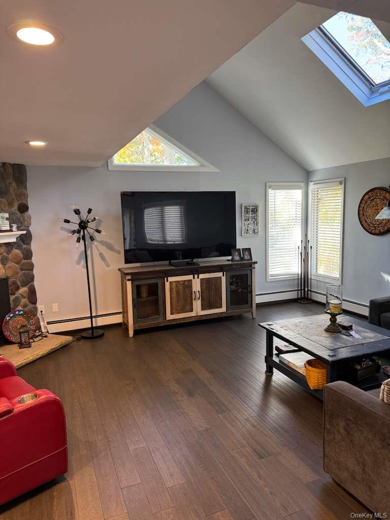 14 Beverly Court, Moriches, NY 11955