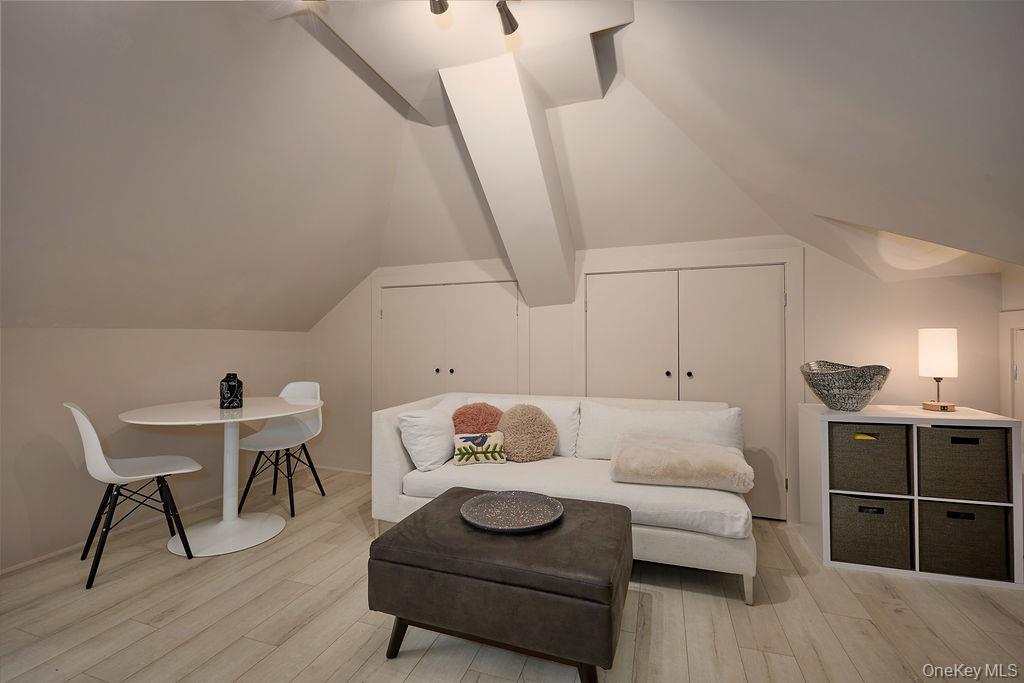 24 Acoma Road, Tuxedo Park, NY 10987