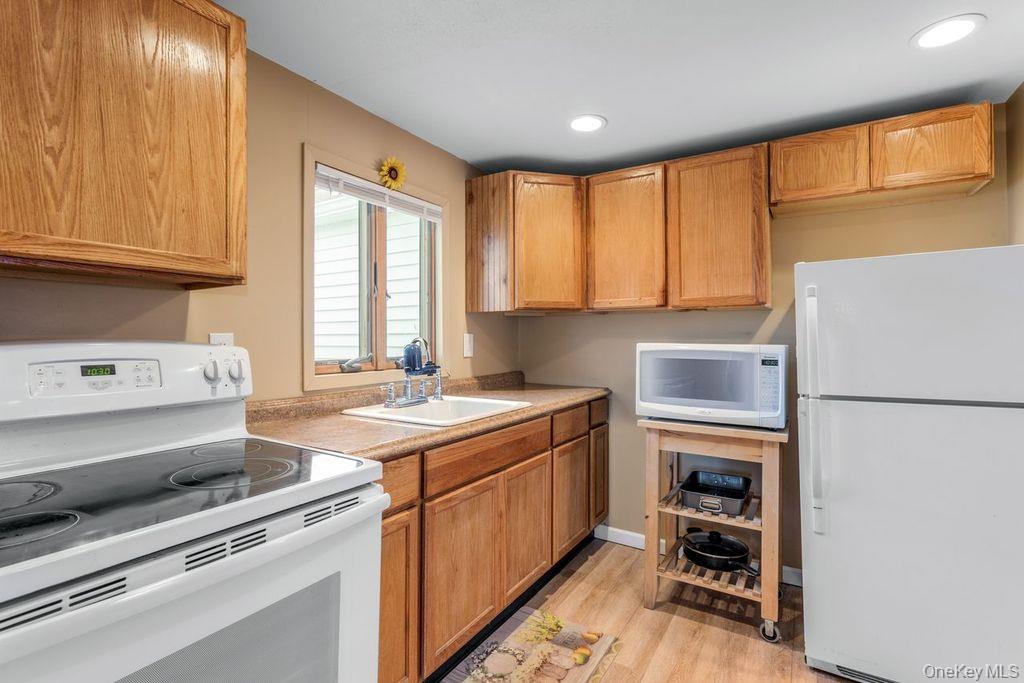 20 Bayside Road, Mastic Beach, NY 11951