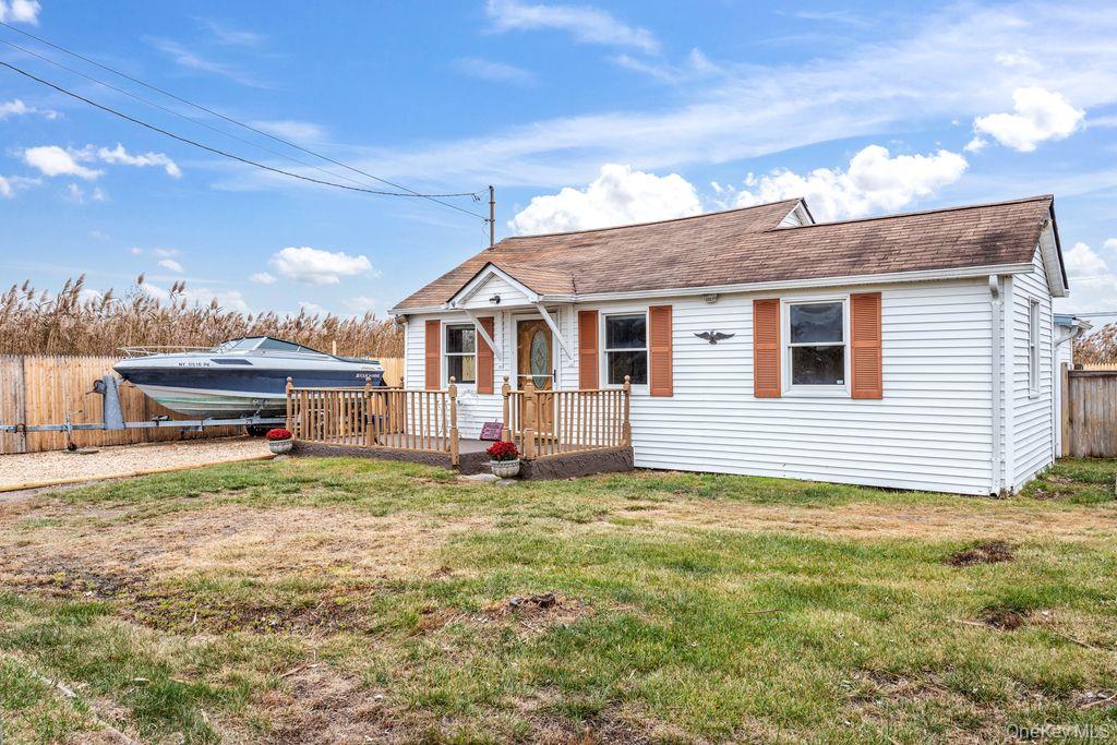 20 Bayside Road, Mastic, NY 11951