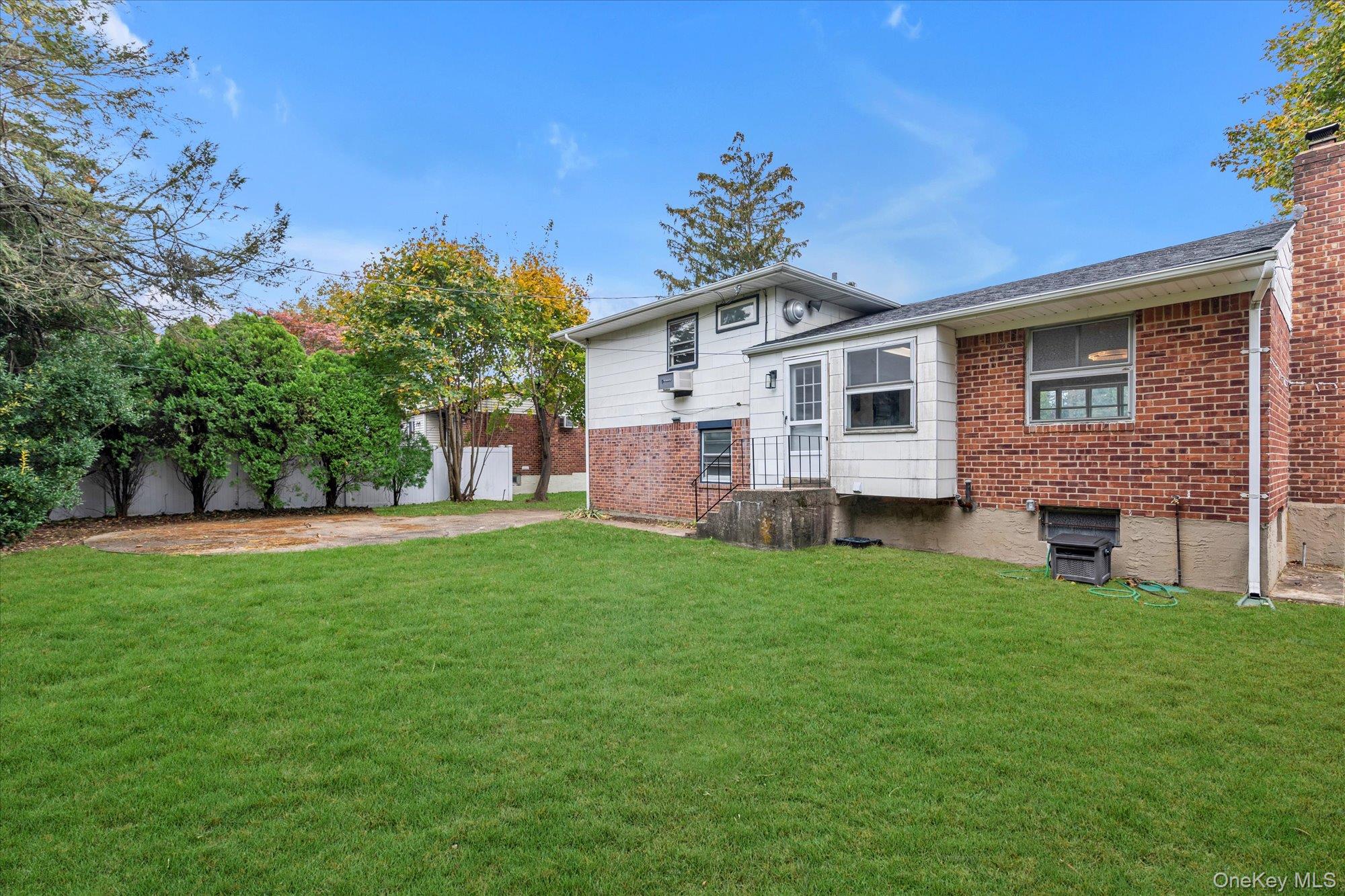 17 Edna Drive, Syosset, NY 11791