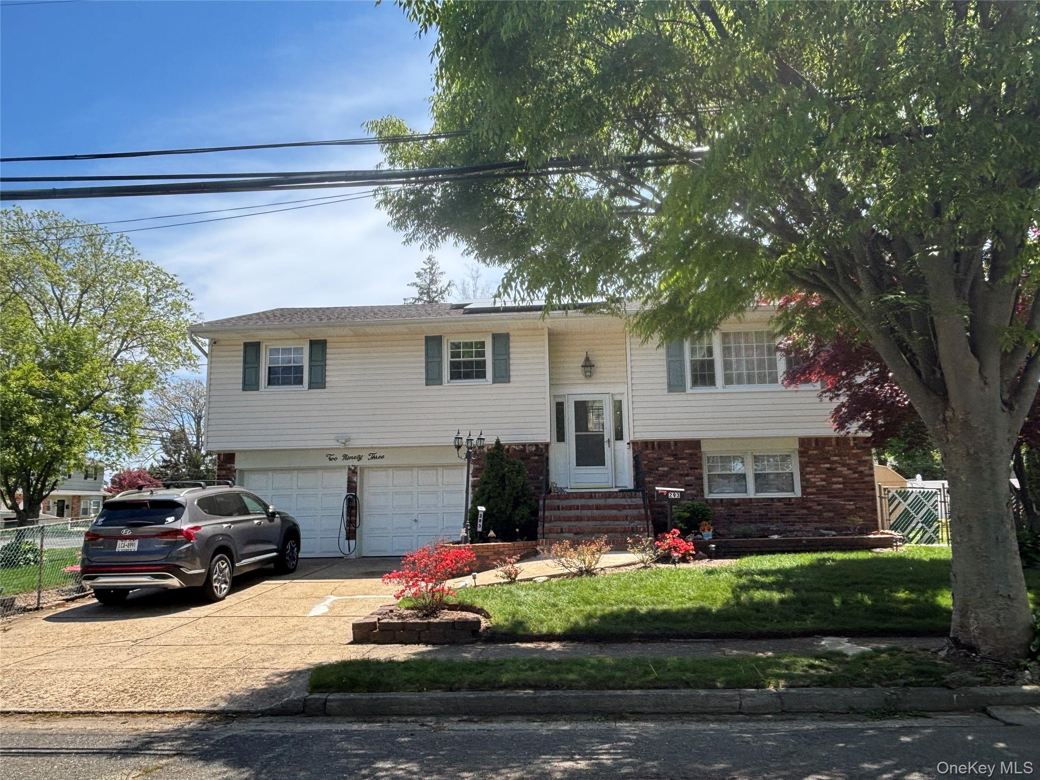 293 Concord Avenue, Lindenhurst, NY 11757
