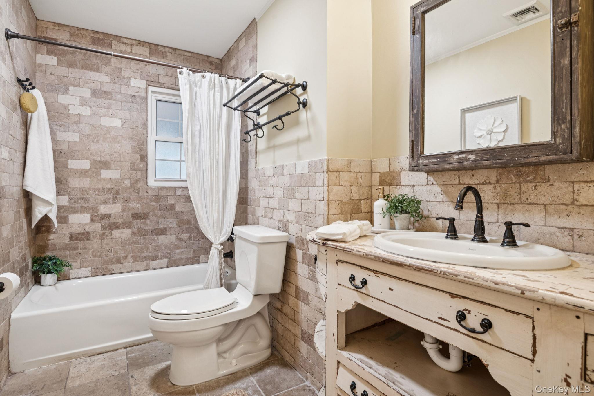 8 Storyland Lane, East Setauket, NY 11733