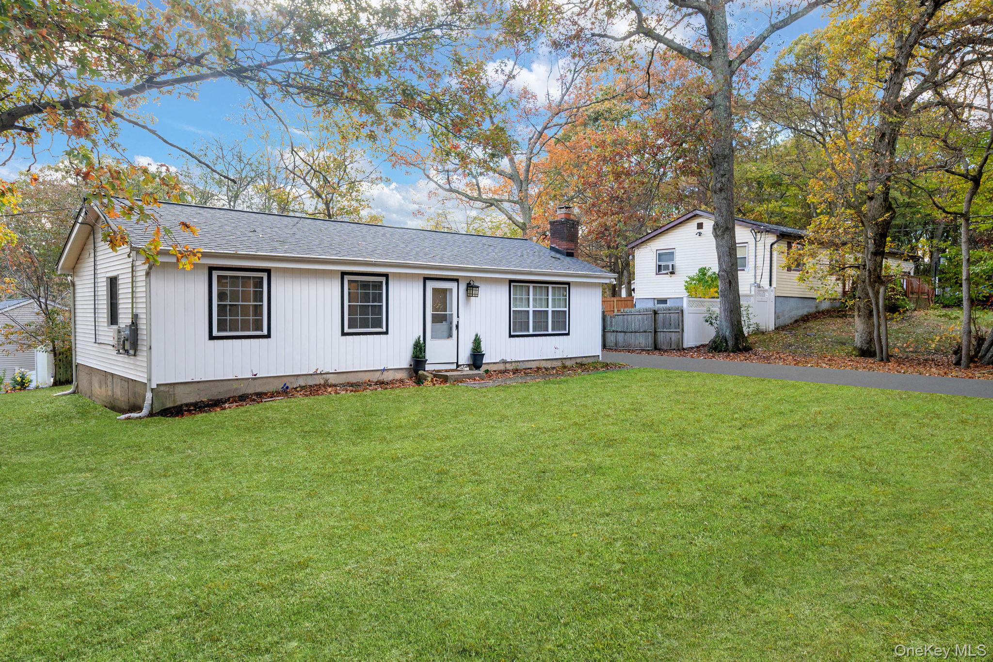 52 Maple Lane, Medford, NY 11763