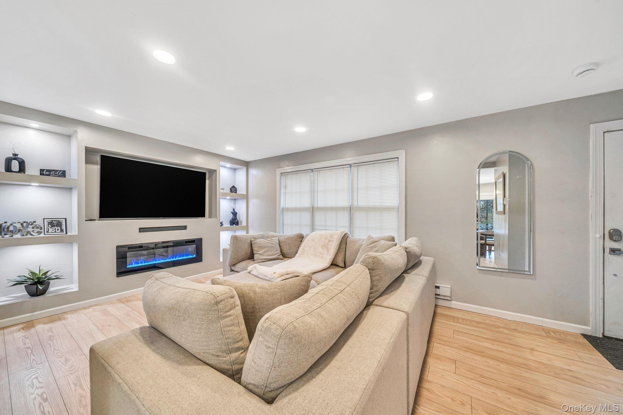 52 Maple Lane, Medford, NY 11763