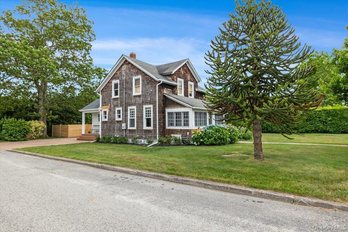 19 New Jersey Avenue, Bellport Village, NY 11713