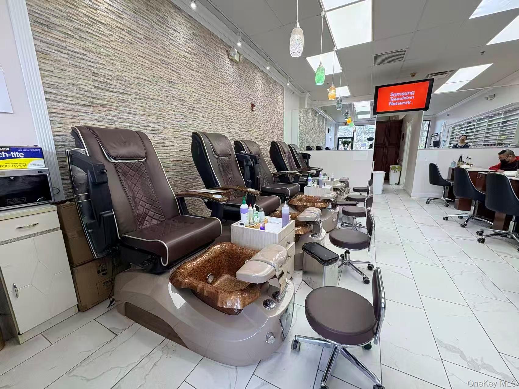 924 Front Street, Uniondale, NY 11553