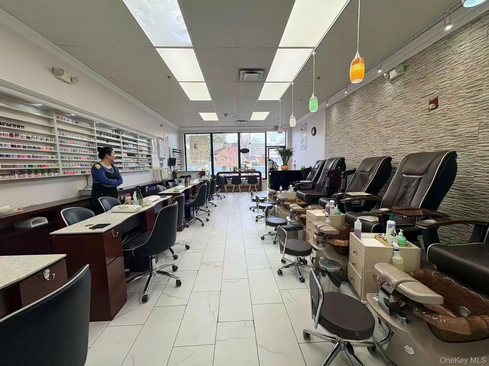 924 Front Street, Uniondale, NY 11553