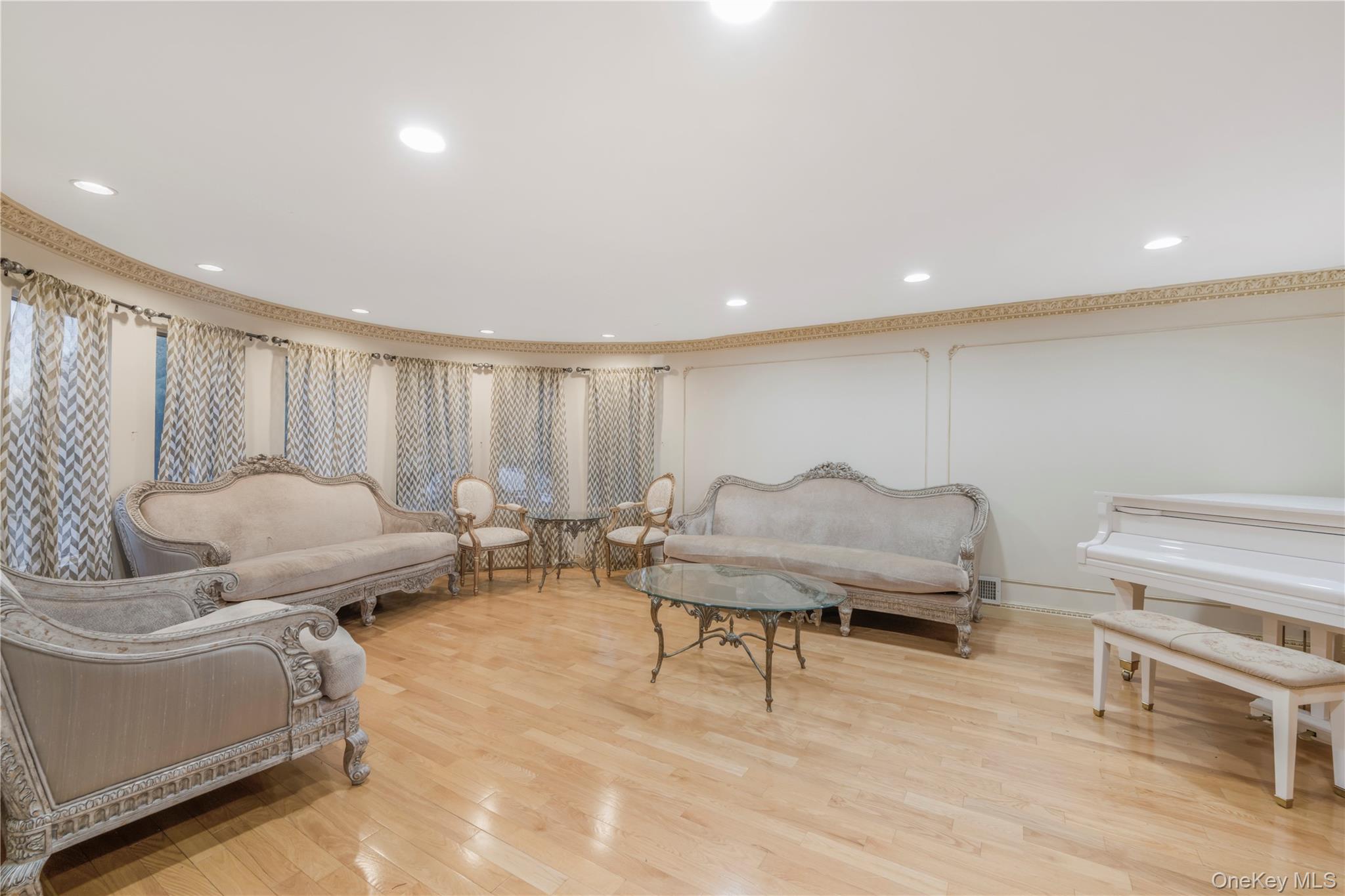 201-05 28th Ave, Bayside, NY 11360