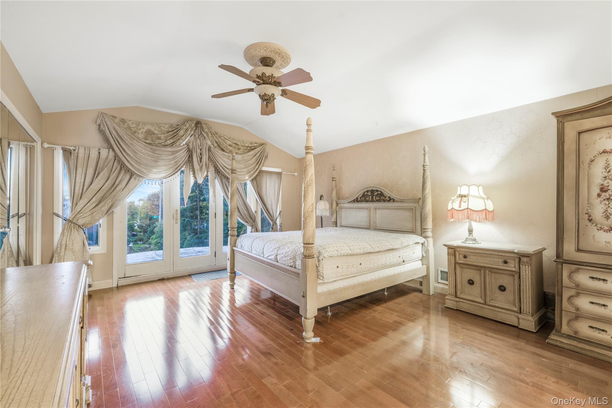 201-05 28th Ave, Bayside, NY 11360