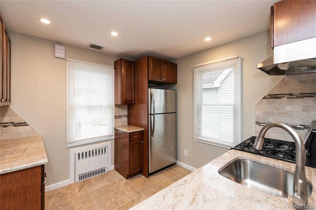 9 Capitol Avenue # Upper level, Williston Park, NY 11596