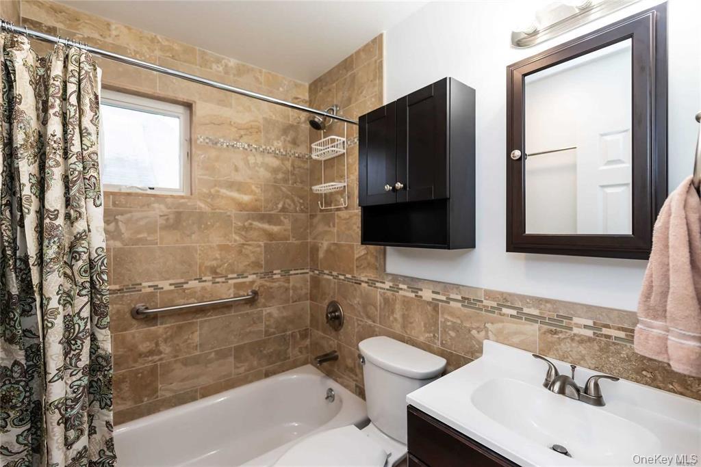 9 Capitol Avenue # Upper level, Williston Park, NY 11596