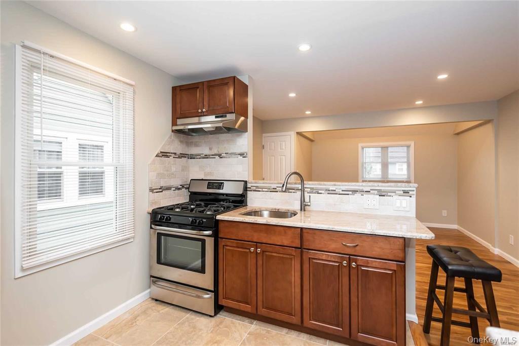 9 Capitol Avenue # Upper level, Williston Park, NY 11596