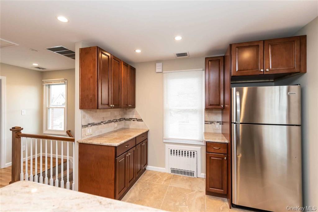 9 Capitol Avenue # Upper level, Williston Park, NY 11596