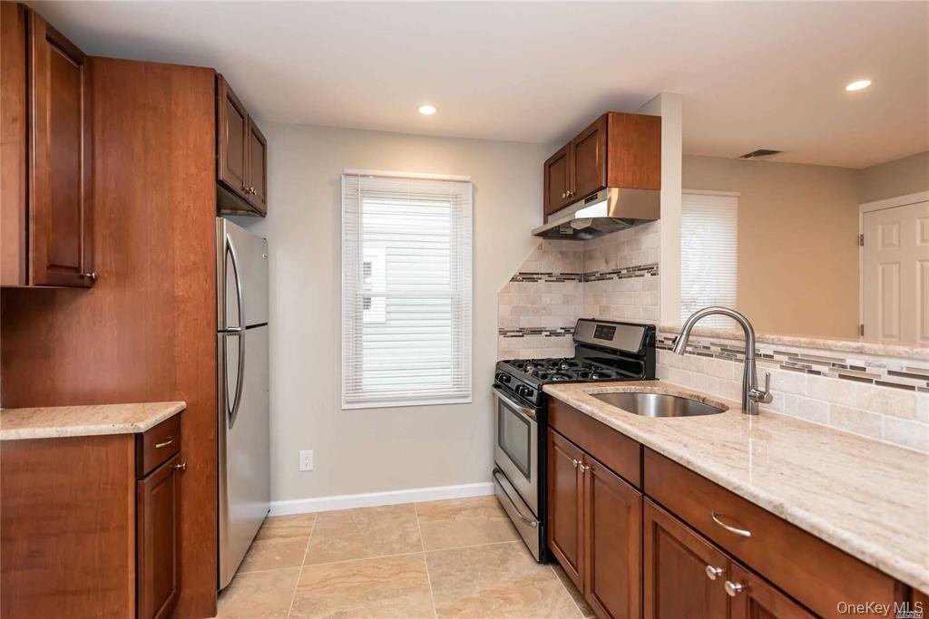 9 Capitol Avenue # Upper level, Williston Park, NY 11596