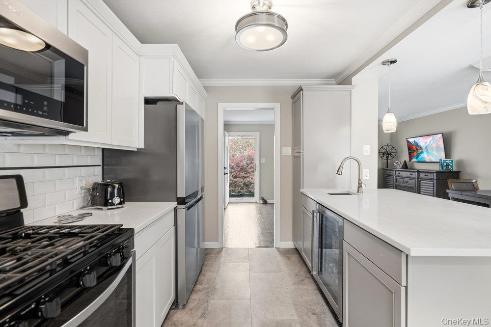 1584 Church Street, Holbrook, NY 11741