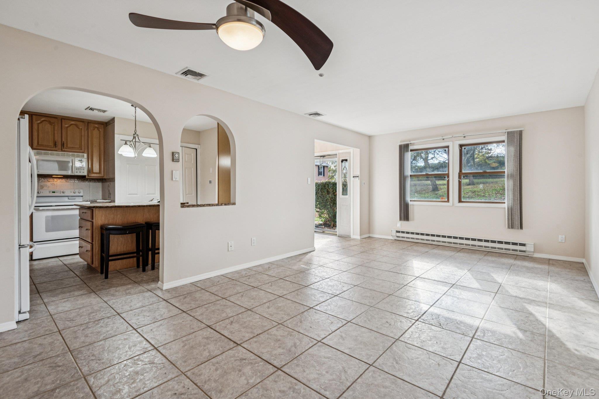 5 Fredricksburg Court, Coram, NY 11727