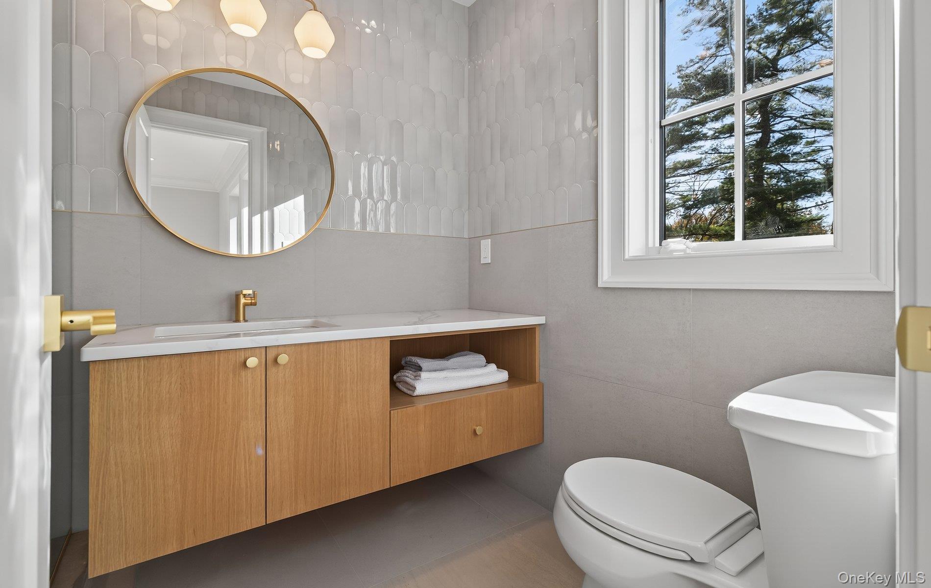 150 Milburn Lane, East Hills, NY 11577