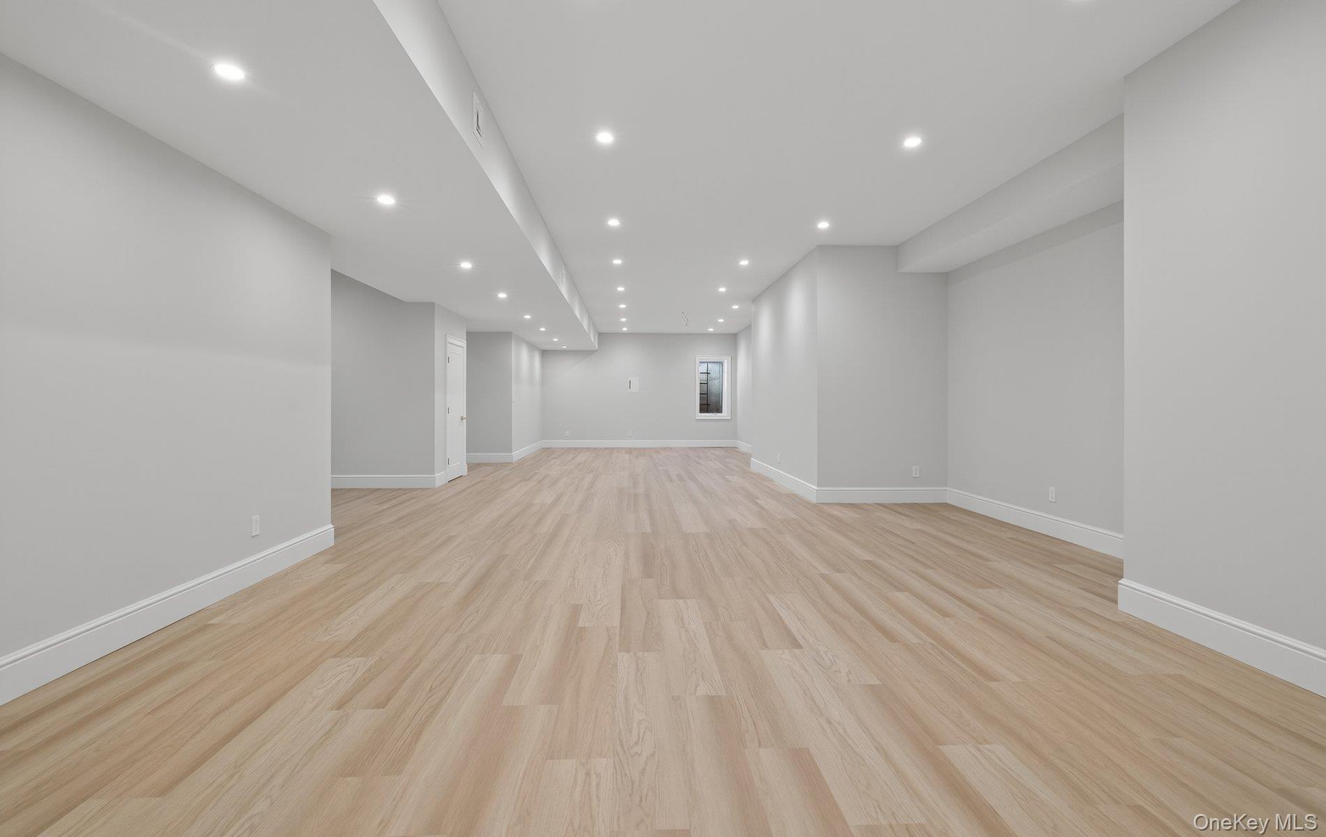 150 Milburn Lane, East Hills, NY 11577