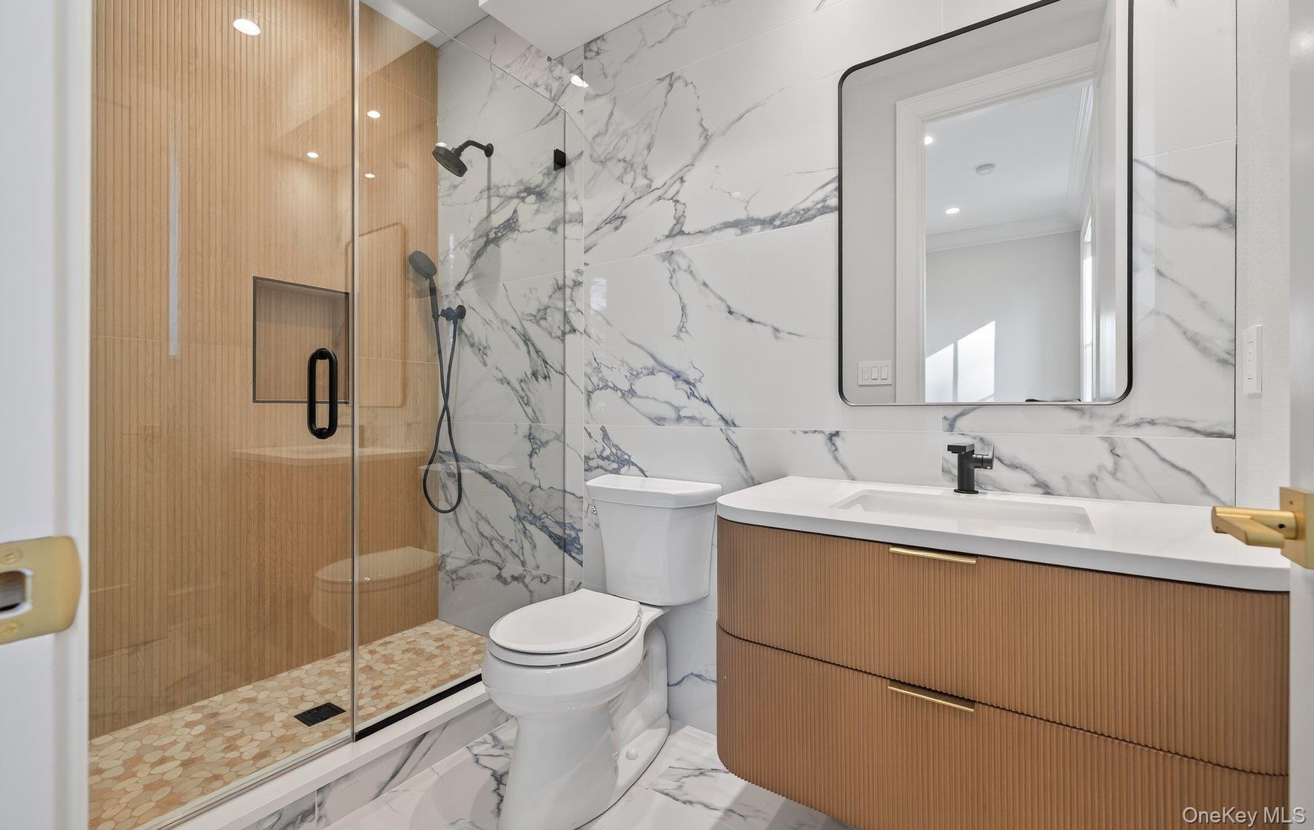 150 Milburn Lane, East Hills, NY 11577