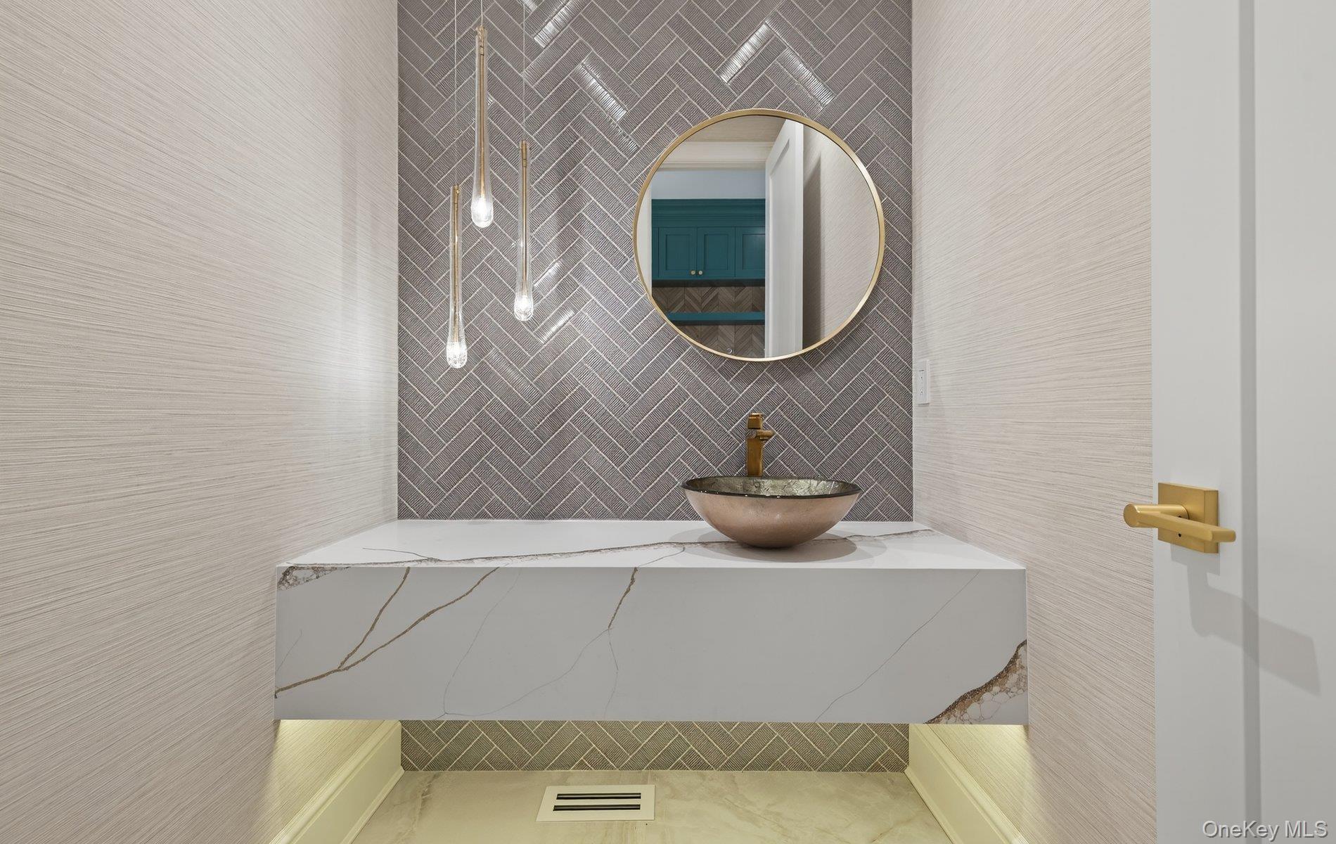 150 Milburn Lane, East Hills, NY 11577