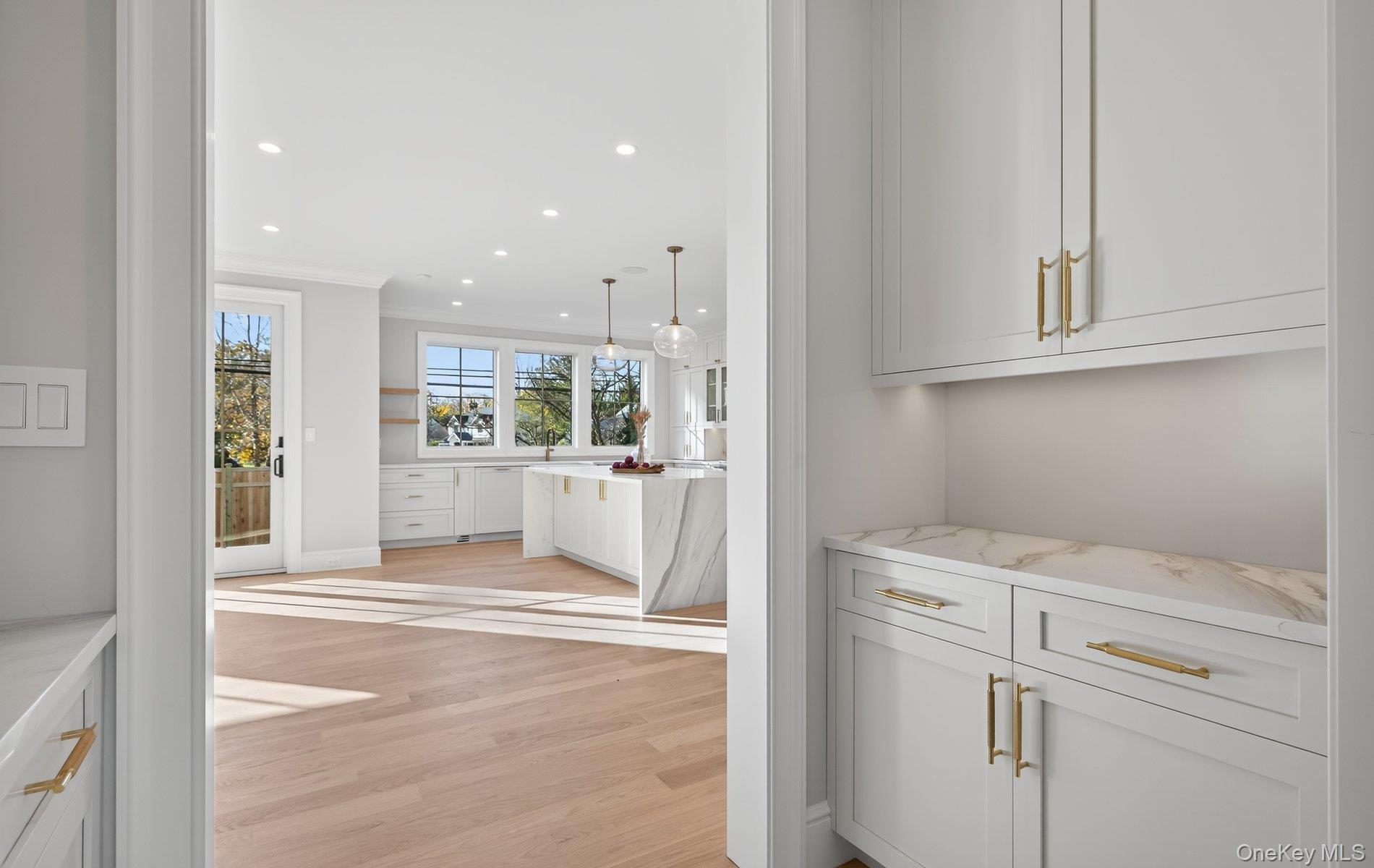 150 Milburn Lane, East Hills, NY 11577