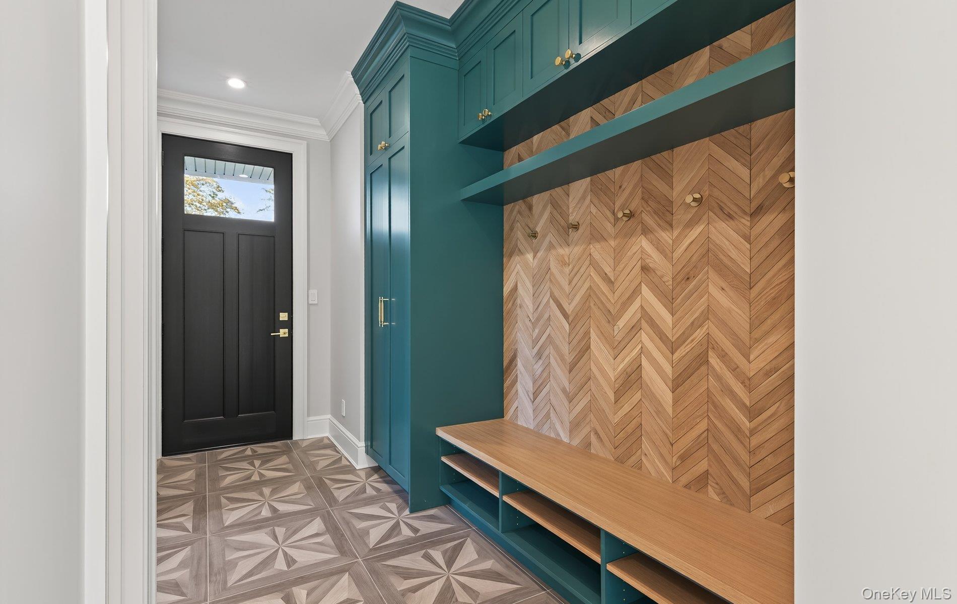 150 Milburn Lane, East Hills, NY 11577