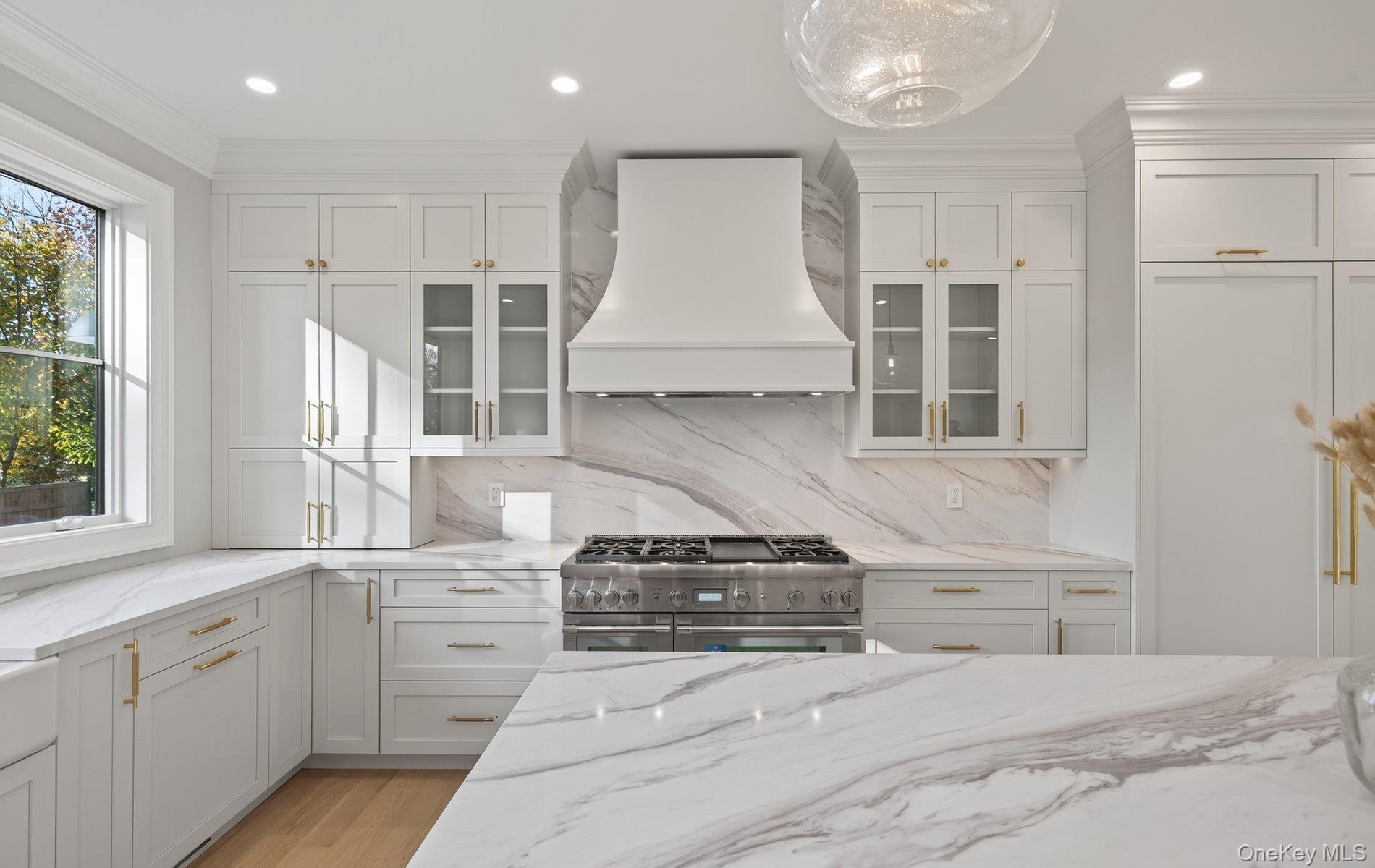 150 Milburn Lane, East Hills, NY 11577